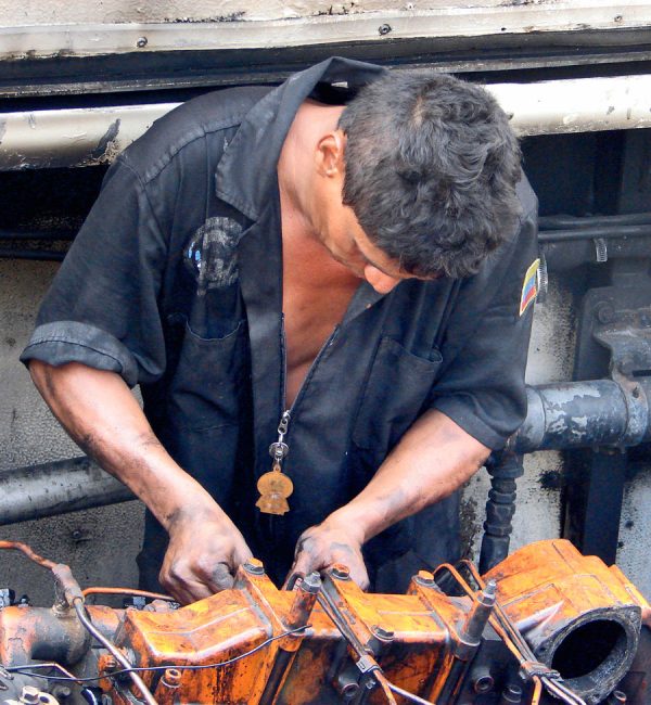 Cummins ISC Diesel Engine Fuel In Oil Repair Mechanics Hub